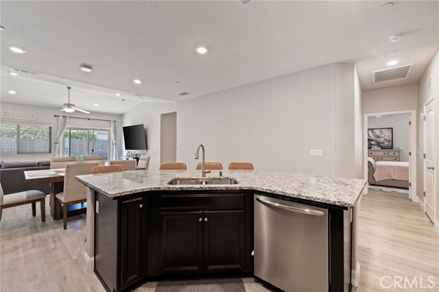 Detail Gallery Image 7 of 32 For 748 Expedition Way, Madera,  CA 93636 - 3 Beds | 2 Baths