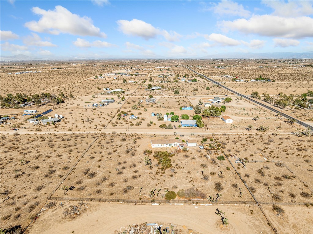 https://media.crmls.org/medias/a6dbe8ad-caa7-4174-ab19-ef5e77dcdef4.jpg?preset=X-Large