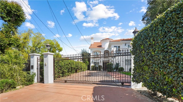 Detail Gallery Image 2 of 50 For 5128 Avenida Hacienda, Tarzana,  CA 91356 - 5 Beds | 4 Baths