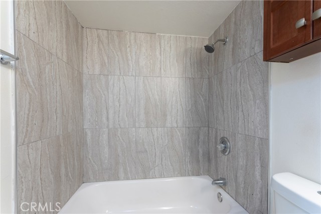 327 Chestnut Avenue, Long Beach CA: https://media.crmls.org/medias/a6dc75d3-1283-461d-8086-59d35a9d8293.jpg