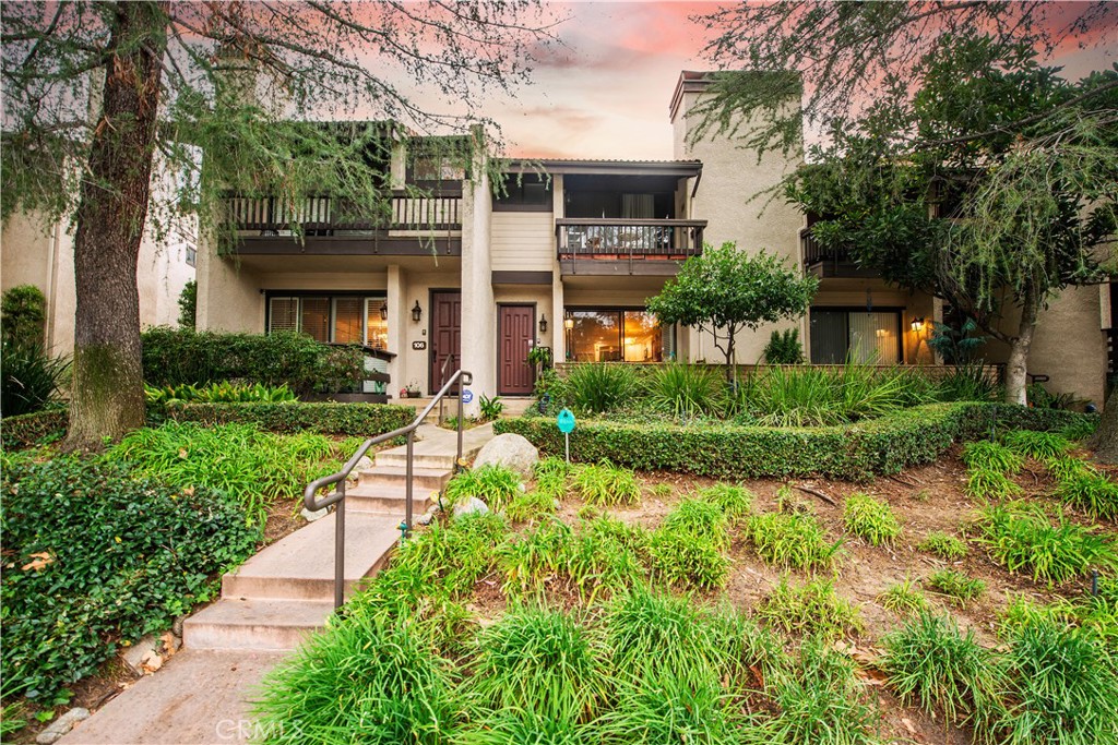 5711 Owensmouth #107