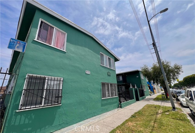 8708 S Central Avenue, Los Angeles CA: https://media.crmls.org/medias/a6decc50-a4fe-419b-b678-cc3c3de710e3.jpg