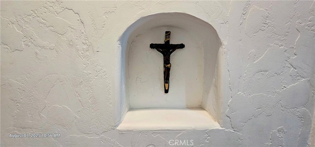 https://media.crmls.org/medias/a6df79b3-62a2-4507-a71c-24fc2a1b236a.jpg?preset=X-Large