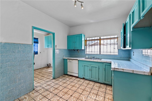 Detail Gallery Image 14 of 44 For 3439 6th Avenue, Los Angeles,  CA 90018 - 4 Beds | 1/1 Baths