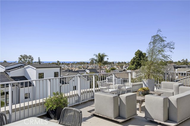 Detail Gallery Image 5 of 37 For 706 Poinsettia, Corona Del Mar,  CA 92625 - 5 Beds | 3/1 Baths