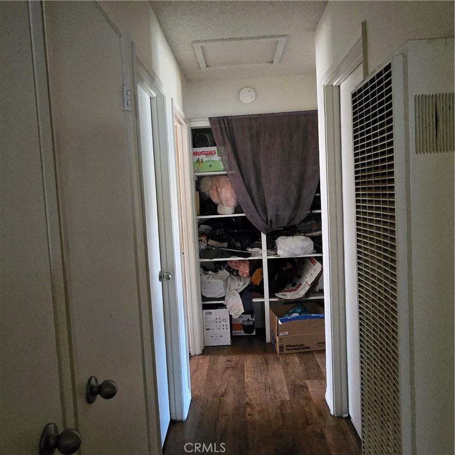 https://media.crmls.org/medias/a6e1307d-9ed3-4f6b-86a7-9610ee5df00b.jpg?preset=X-Large