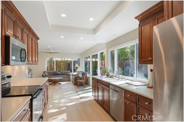 Detail Gallery Image 9 of 31 For 3922 Hendrix St, Irvine,  CA 92614 - 5 Beds | 2/1 Baths