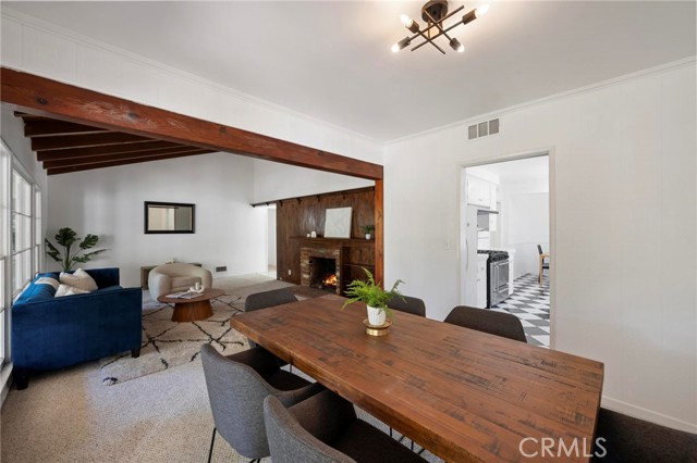 Detail Gallery Image 6 of 30 For 6820 Encino Ave, Van Nuys,  CA 91406 - 3 Beds | 2 Baths