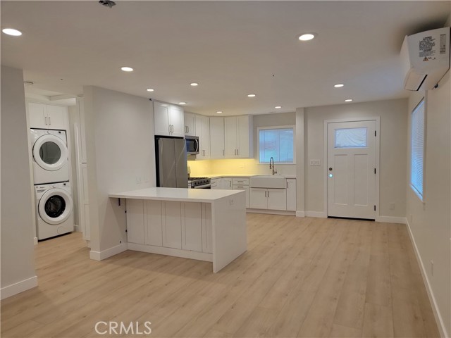 Detail Gallery Image 4 of 16 For 1922 257th St, Lomita,  CA 90717 - 2 Beds | 1 Baths