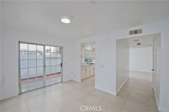Detail Gallery Image 8 of 35 For 21023 1/2 Gault St #7,  Canoga Park,  CA 91303 - 3 Beds | 2/1 Baths