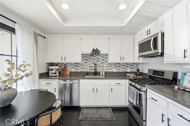 Detail Gallery Image 17 of 58 For 11127 La Maida #9,  North Hollywood,  CA 91601 - 3 Beds | 2/1 Baths