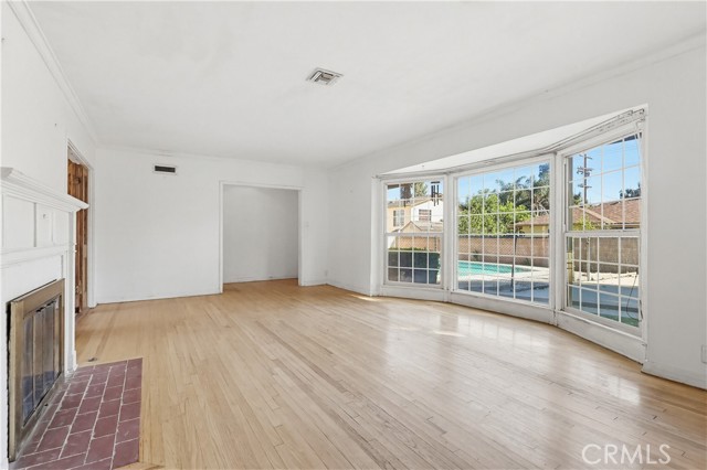 Detail Gallery Image 14 of 34 For 10314 Encino, Granada Hills,  CA 91344 - 4 Beds | 2 Baths