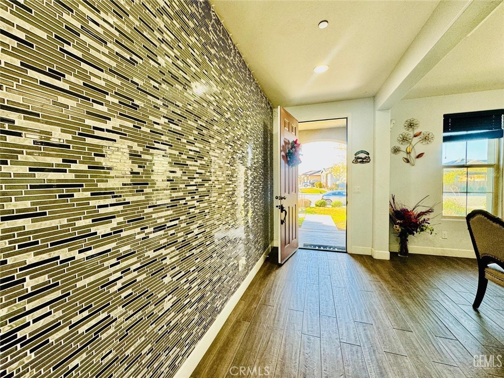 https://media.crmls.org/medias/a6e926ce-4671-4227-88d6-53a53d3ed177.jpg?preset=X-Large