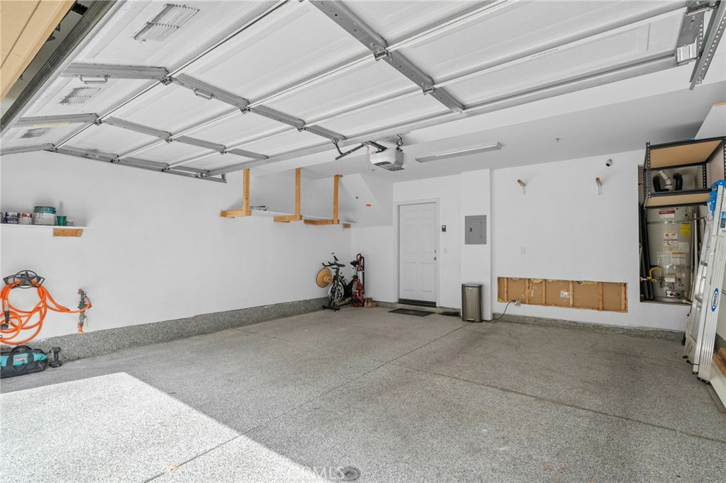 https://media.crmls.org/medias/a6e9af21-1146-4635-ac6a-c0dc8cc8c81d.jpg?preset=X-Large