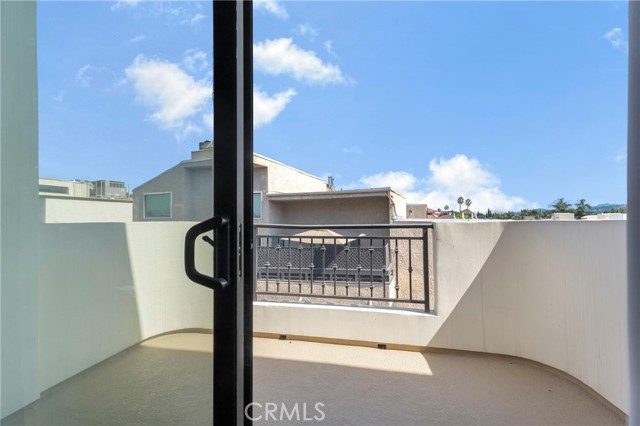 Detail Gallery Image 14 of 26 For 4724 Kester Ave #406,  Sherman Oaks,  CA 91403 - 2 Beds | 2 Baths