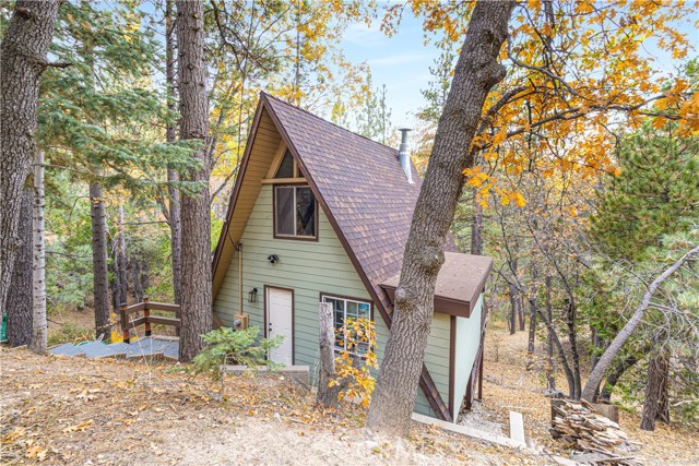 Detail Gallery Image 6 of 71 For 32703 Tulip Lane, Arrowbear,  CA 92382 - 2 Beds | 1 Baths