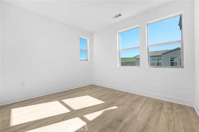 27333 Creekwood Lane, Valencia CA: https://media.crmls.org/medias/a6eb0c2a-4d15-4940-aaac-92db38f7c2c4.jpg