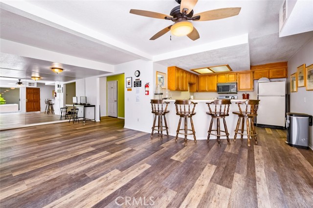 645 Chestnut Avenue, Long Beach CA: https://media.crmls.org/medias/a6ebe58d-cde9-450f-a647-c8168b4493a9.jpg