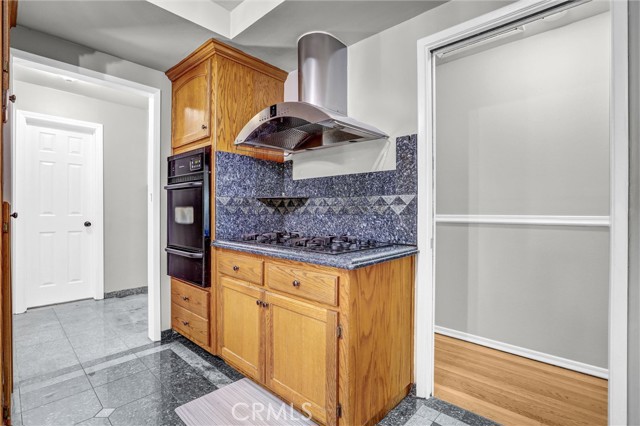 7836 Hanna Avenue, Canoga Park CA: https://media.crmls.org/medias/a6ed6ea0-ce29-4f8f-b4aa-7b3ce9d7bccd.jpg