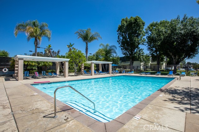 Detail Gallery Image 19 of 24 For 19216 Hamlin St #1,  Reseda,  CA 91335 - 3 Beds | 2 Baths