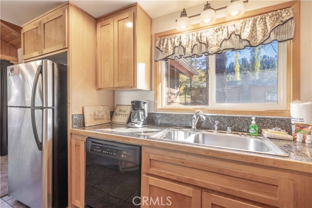 Detail Gallery Image 10 of 28 For 41063 Pennsylvania, Big Bear Lake,  CA 92315 - 2 Beds | 1 Baths