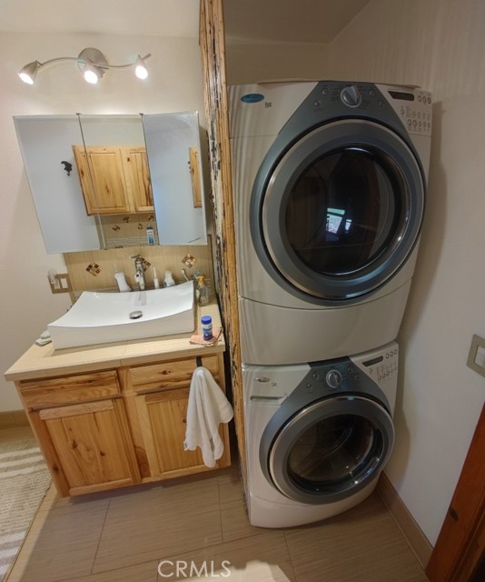 13892 Davos Drive, Truckee CA: https://media.crmls.org/medias/a6f04a0a-5aa1-471a-82de-c4d0a25873ee.jpg