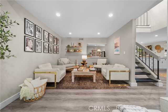 Detail Gallery Image 10 of 45 For 10214 Larwin Ave #3,  Chatsworth,  CA 91311 - 4 Beds | 3 Baths