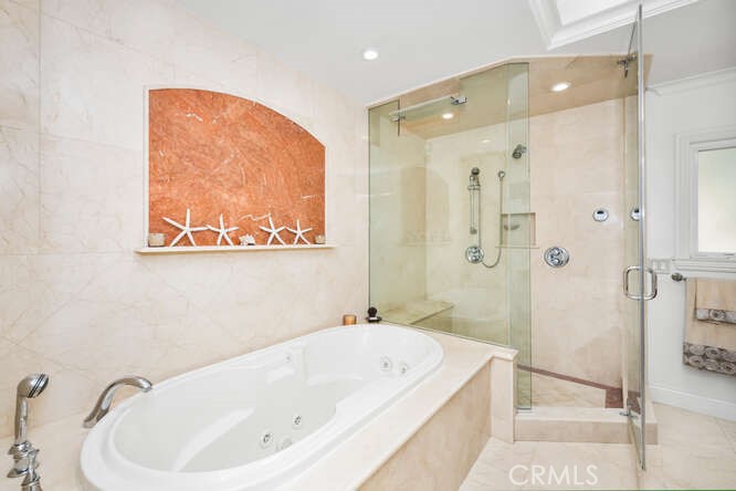https://media.crmls.org/medias/a6f1f2e8-b4cf-4763-8285-800a0a928a28.jpg?preset=X-Large