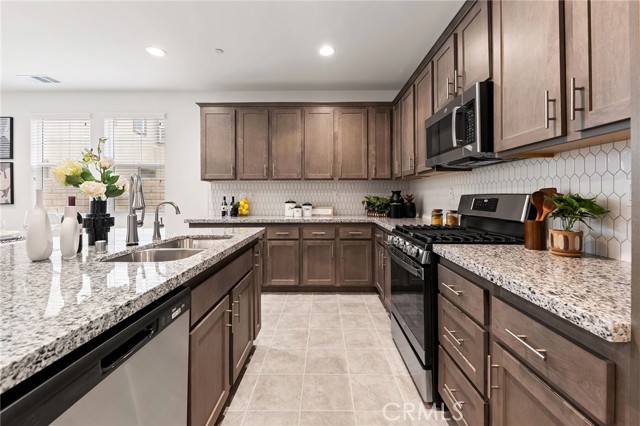 Detail Gallery Image 18 of 55 For 2972 E Calgary St, Ontario,  CA 91761 - 4 Beds | 3 Baths