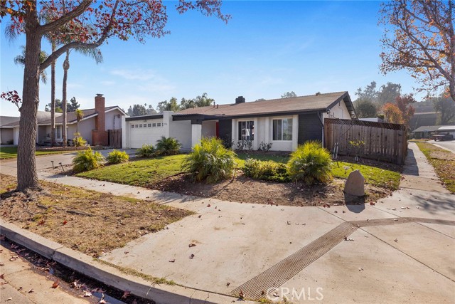 Detail Gallery Image 3 of 21 For 4910 E Florence Cir, Anaheim,  CA 92807 - 3 Beds | 2 Baths