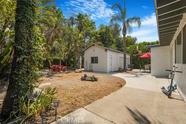 18352 Bessemer Street, Tarzana CA: https://media.crmls.org/medias/a6f3e9dd-32f5-4161-85a9-40082bcceb48.jpg