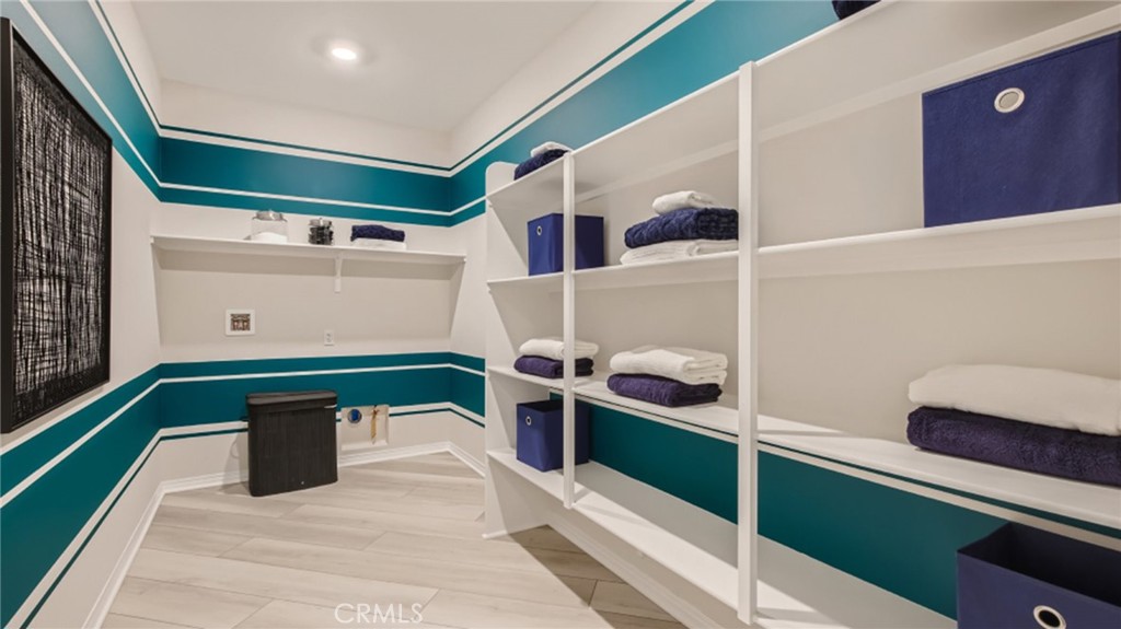 https://media.crmls.org/medias/a6f439c0-45c3-4239-bfc7-dd9542cbe6d7.jpg?preset=X-Large