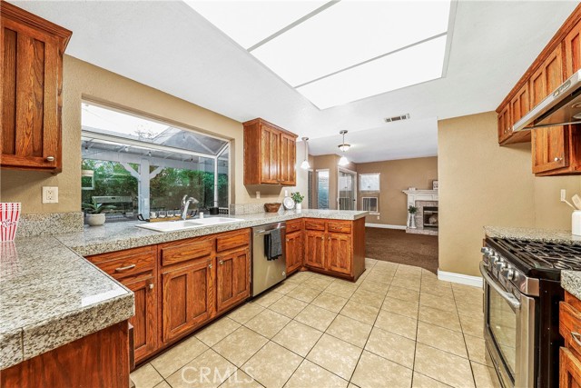 Detail Gallery Image 15 of 51 For 45345 Pickford Ave, Lancaster,  CA 93534 - 5 Beds | 3 Baths