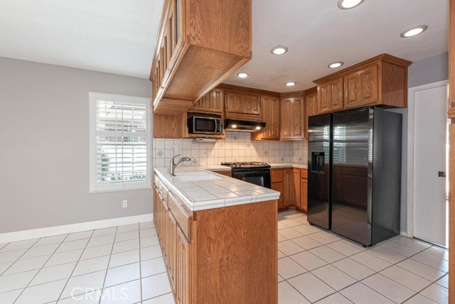 25181 Chestnutwood, Lake Forest CA: https://media.crmls.org/medias/a6f6385a-1160-4b16-b811-a545095aae41.jpg