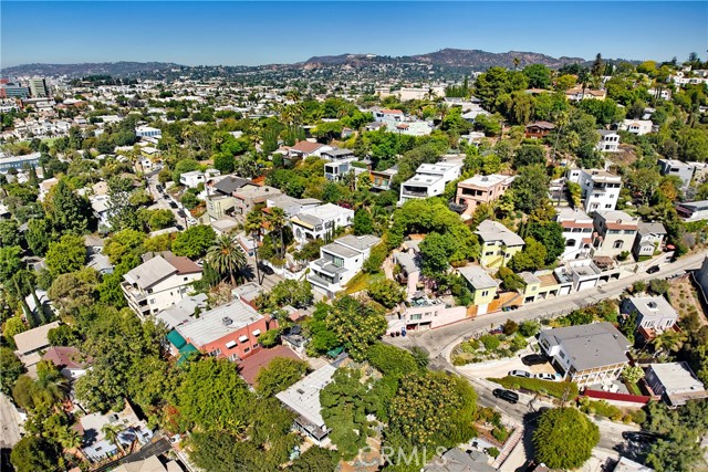 3907 De Longpre Avenue, Los Angeles CA: https://media.crmls.org/medias/a6f676d7-2514-4b6e-b339-b3e89c6953cb.jpg