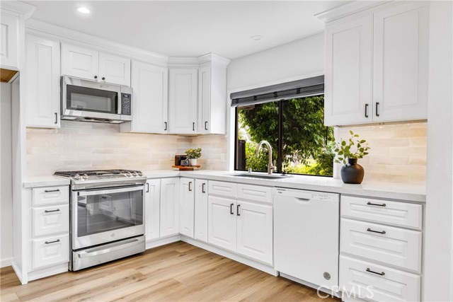 Detail Gallery Image 13 of 46 For 27061 Mill Pond Rd #40,  Dana Point,  CA 92624 - 2 Beds | 2/1 Baths