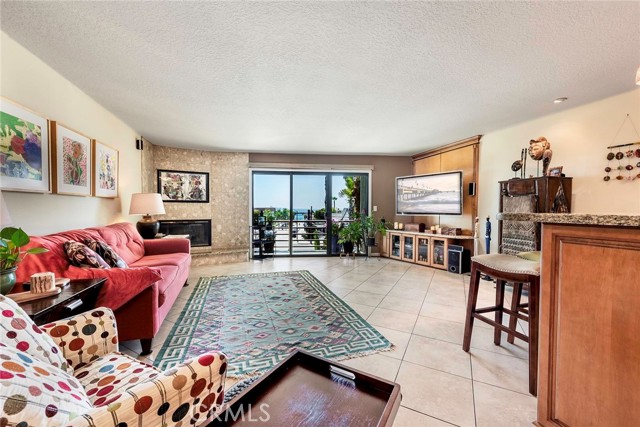 Detail Gallery Image 1 of 35 For 3811 E Livingston Dr #1,  Long Beach,  CA 90803 - 3 Beds | 2/1 Baths