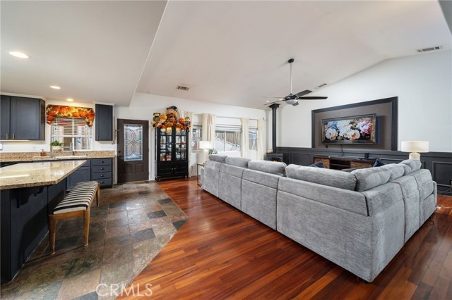 7575 Rancho Road, Wrightwood CA: https://media.crmls.org/medias/a6f7085a-117d-452e-acbb-4633d2687d10.jpg