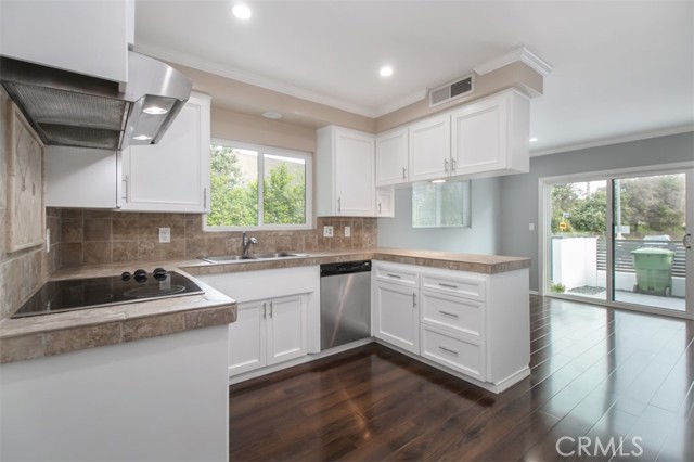 Detail Gallery Image 7 of 27 For 4867 Noble, Sherman Oaks,  CA 91403 - 3 Beds | 2 Baths