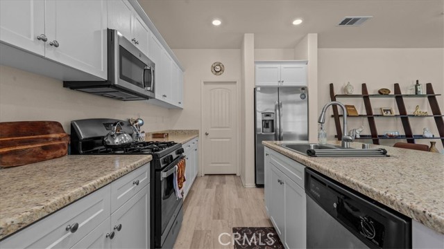 Detail Gallery Image 11 of 40 For 17114 Gray Pine Pl, San Bernardino,  CA 92407 - 3 Beds | 2/1 Baths