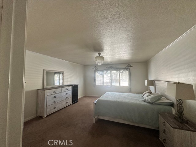 11548 Oak Street, Apple Valley CA: https://media.crmls.org/medias/a6f800bb-0ade-469b-ae40-51fa4300f1ee.jpg