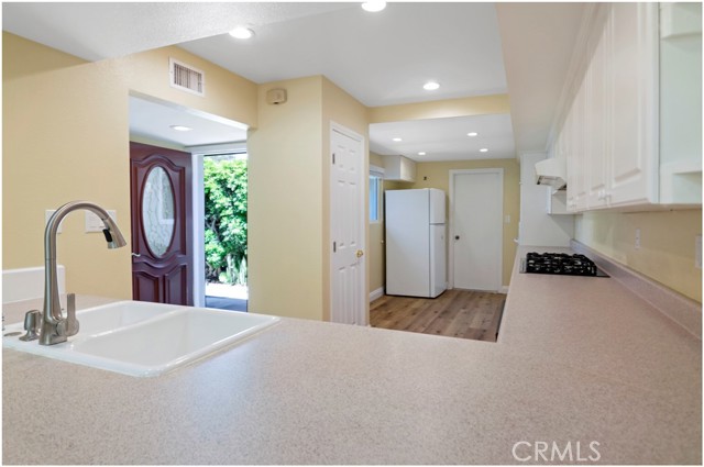 Detail Gallery Image 6 of 27 For 55 Oak Tree, Irvine,  CA 92612 - 2 Beds | 2 Baths