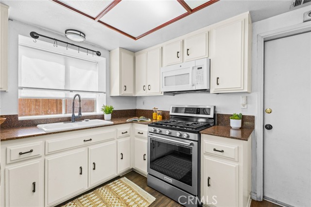 589 S Sutter Avenue, San Bernardino CA: https://media.crmls.org/medias/a6f9a08b-808d-430d-b460-349232c4e8f0.jpg