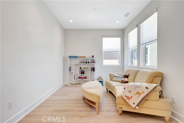 10887 Carlos Street, Ventura CA: https://media.crmls.org/medias/a6f9c98a-418e-4cae-8714-22c411a99ea9.jpg
