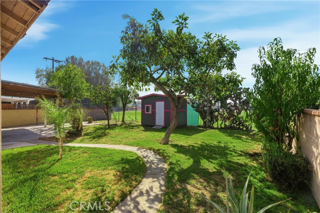 665 Hennipen, Pomona CA: https://media.crmls.org/medias/a6fa76c6-1542-489d-a540-9c03ec195efc.jpg