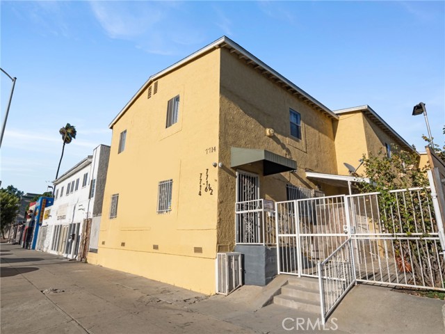 7714 S Broadway, Los Angeles CA: https://media.crmls.org/medias/a6fa8b25-ec93-41de-920c-84c1563e3184.jpg