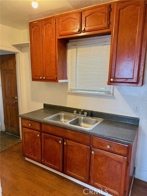 Detail Gallery Image 8 of 11 For 726 W 76th St, Los Angeles,  CA 90044 - – Beds | – Baths
