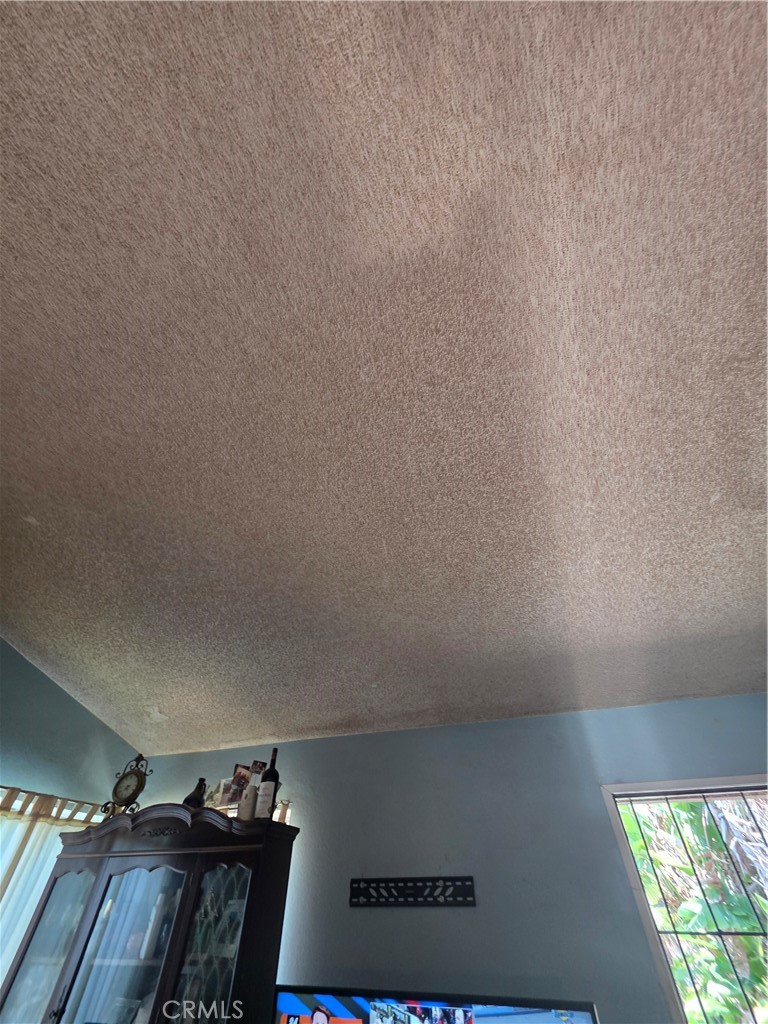 https://media.crmls.org/medias/a6fba0af-d0e8-4ec4-bd95-1f65bf7fb7f0.jpg?preset=X-Large