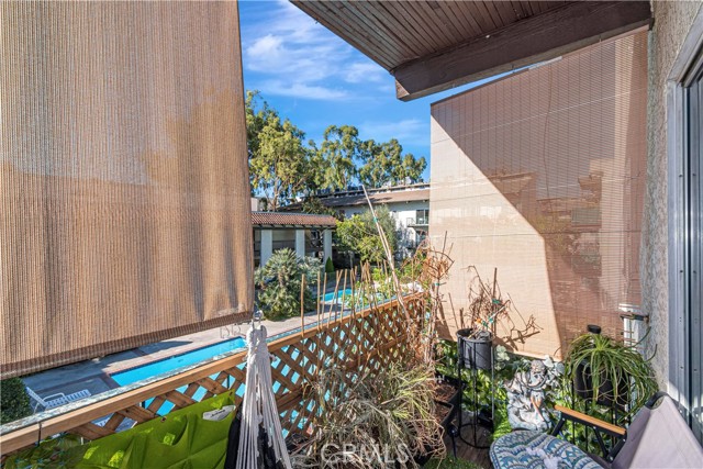 Detail Gallery Image 16 of 20 For 5460 White Oak Ave #K207,  Encino,  CA 91316 - 2 Beds | 2 Baths