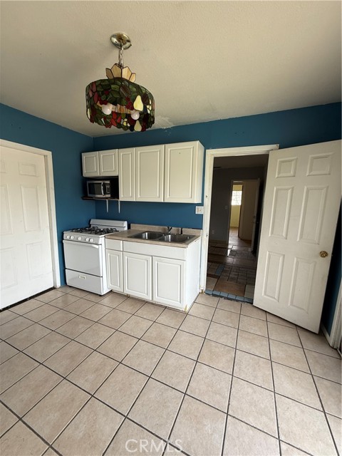 Detail Gallery Image 8 of 13 For 33713 Fairview Dr, Yucaipa,  CA 92399 - 3 Beds | 2 Baths